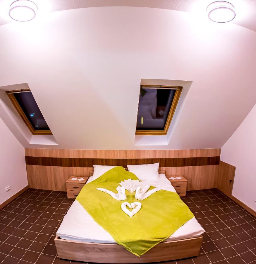 Bed and Breakfast Cvse Clubhaz Es Panzio Cegléd Exterior foto