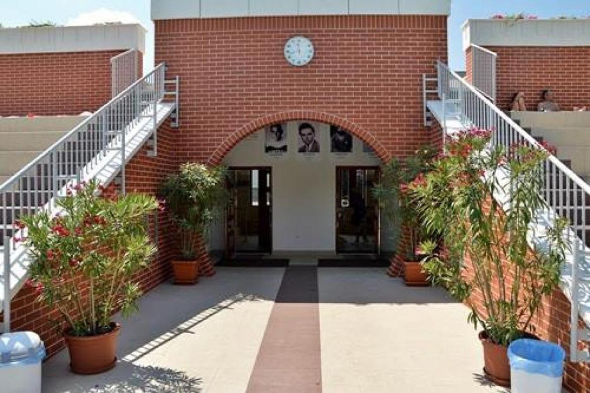 Bed and Breakfast Cvse Clubhaz Es Panzio Cegléd Exterior foto